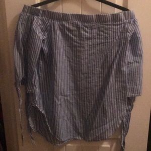 Off the shoulder quarter sleeve